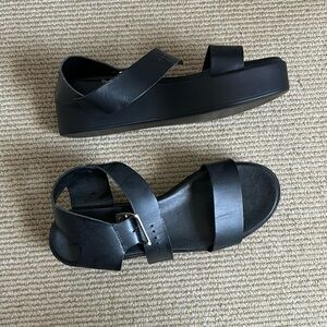 Never worn Steve Madden block sandals